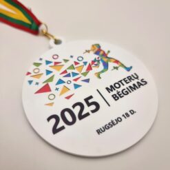 Personalizuotas sportinis medalis su UV spauda – plastikinis apdovanojimas renginiams ir varžyboms.