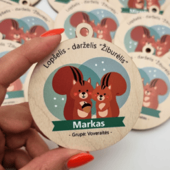 Personalizuotas medinis medalis su voveryčių iliustracija