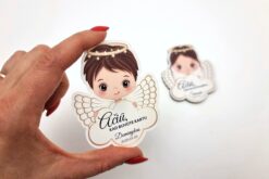 magnetukas angeliuko formos su tekstu ir data